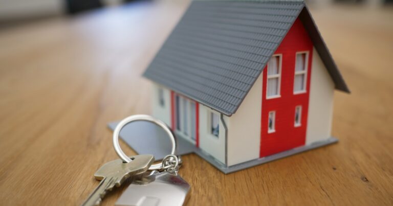 Real estate listing management system